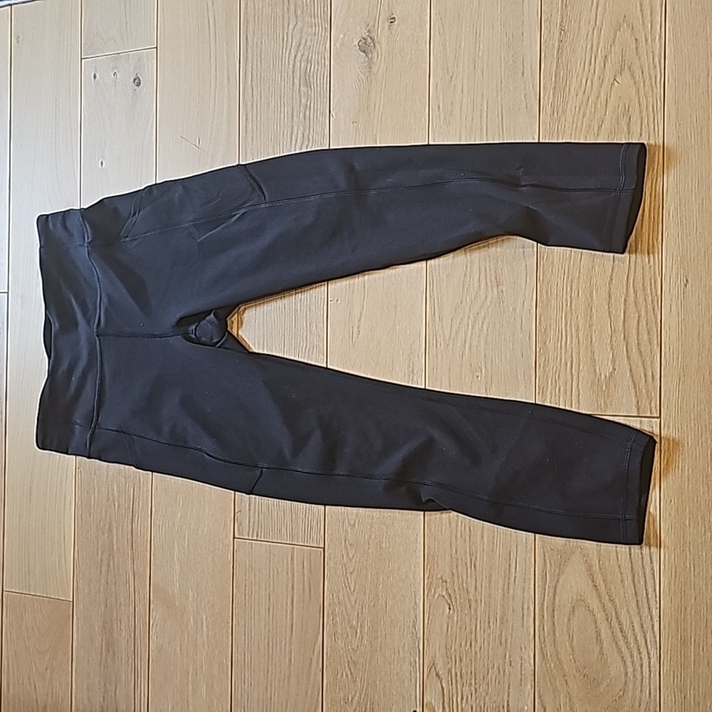 Lululemon size 6 leggings Navy.